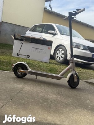 Xiaomi Mi Electric Scooter 3- tartozékokkal jó állapotú