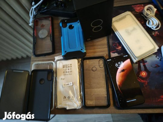 Xiaomi mi 8 karcmentes újszerű+Rengeteg Extra