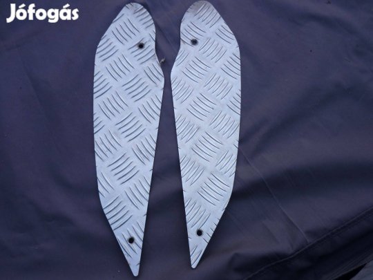 Yamaha Aerox 4 NS taposó betét idom fém szőnyeg lábtartó idom