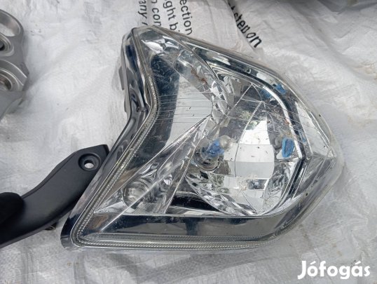 Yamaha FZ1 alkatrészek , N -es első lámpa lámpatartóval