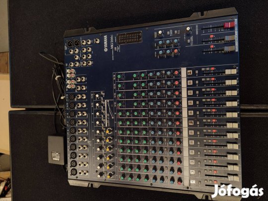 Yamaha MG166c zenekari keverő