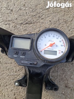 Yamaha R6 99-03 műszerfal  , km óra.