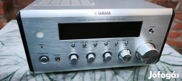 Yamaha RX-E810 rádióerősítő távirányítóval SUB kimenettel