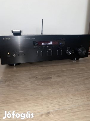 Yamaha R-N303D 