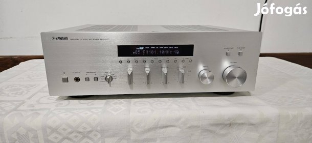 Yamaha R-S700 rádióerősítő. 