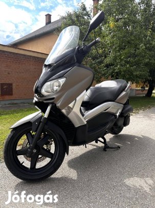 Yamaha X-Max 250