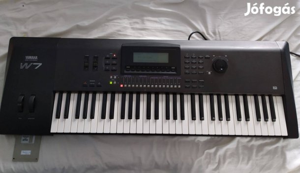 Yamaha music workstation, W7
