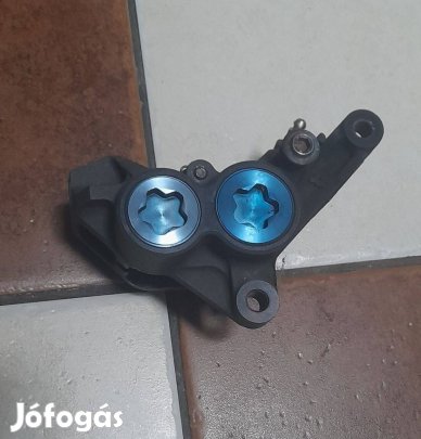 Yamaha négydugattyús féknyereg