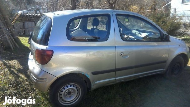 Yaris 1,0 2002-es karosszéria kertemben vágható küszöbök jók
