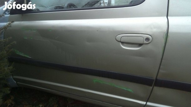 Yaris 1,0 ajtók üveggel Budán 2002-es este is vihető