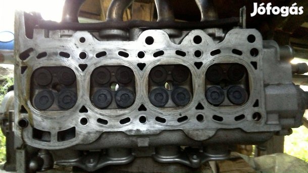 Yaris 1,0 hengerfej európai vezérlés 2001-5 Budatétényben este is