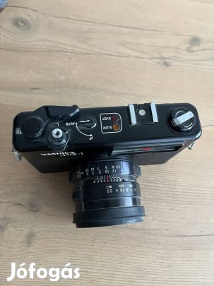 Yashica MG-1 fényképezőgép . 