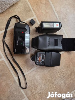 Yashica márkájú régi fényképezőgép