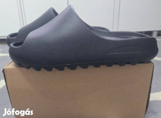 Yeezy Slide férfi papucs 45-ös
