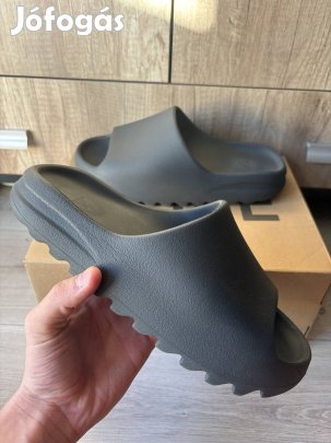 Yeezy slide onyx
