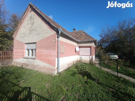 Zádorban átlagos állapotú családi ház eladó
