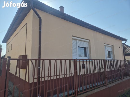 Zagyvarékason hőszigetelt családi ház eladó!