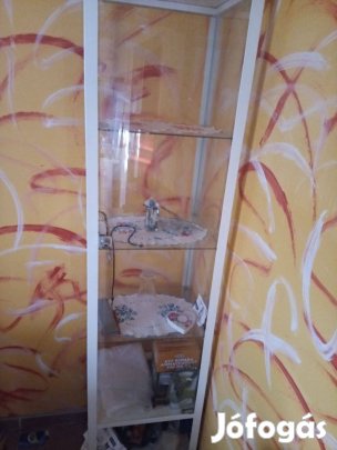 Zalában fém vitrinszekrény