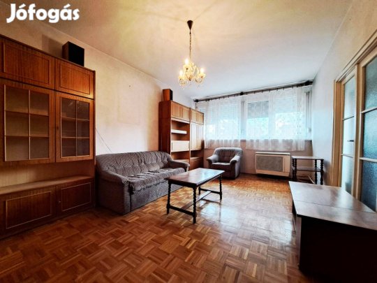 Zalaegerszeg központjában első emeleti lakás eladó