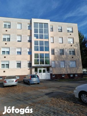 Zalaegerszegen, 1 szobás 1 emeleti, " felújított" lakás eladó