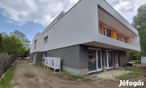 Zamárdiban új építésű első emeleti luxuslakás
