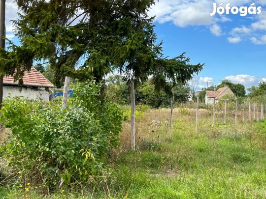 Zámolyon, 858 nm-es építési telek eladó!
