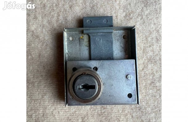 Zár - rászegzős bútorzár Elga C69/40R (jobbos)