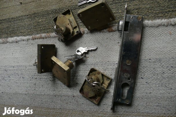Zárak, hozzávaló kulcsokkal