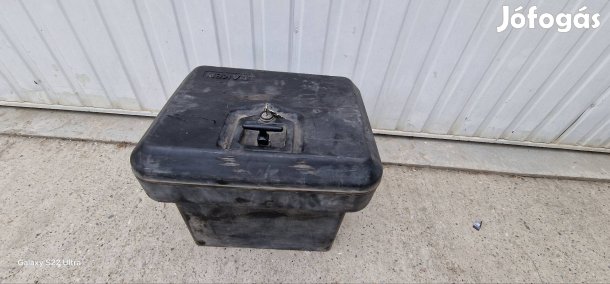 Zárható 40cmx40cm masszív szerszámos láda