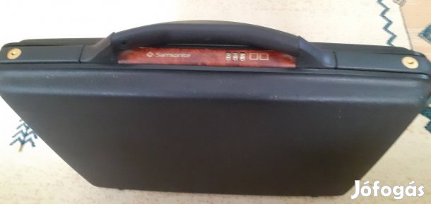 Zárható diplomata táska