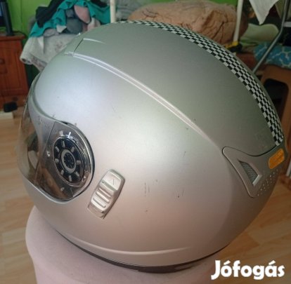 Zárt 56-os méretű bukósisak eladó Bp