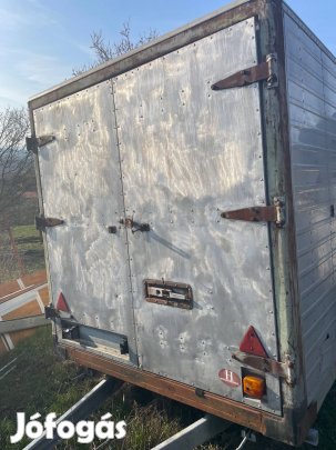 Zárt aluminium felépítmény