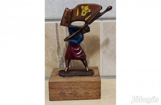 Zászlóforgató szobor