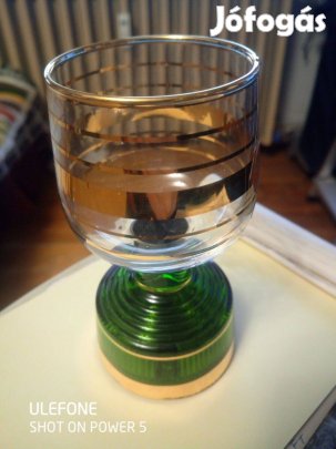 Zenélő dísz üveg kupa eladó ! Pohár !