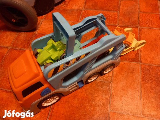 Zenélő tréler autó hang és fény effektekkel 1/16 méret 4 kisaútó