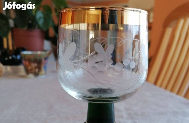 Zenélő üvegkehely