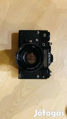 Zenit 11 fényképezőgép bőrtokkal és hálózati elektromos vakuval. + Dok