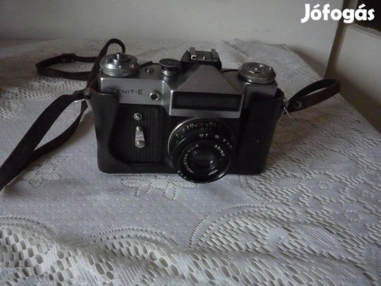 Zenit E fényképezőgép vakuval, tokkal