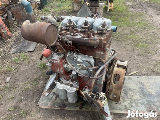 Zetor, unc 3 hengeres motor kevés üzemórával 