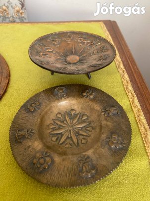 Zodiákus és virágmintás réz dísztálak (párban)