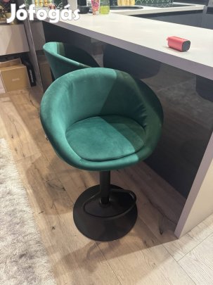 Zőld bársony bárszekek