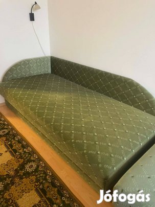 Zöld heverő (2 db) fotellal puffal