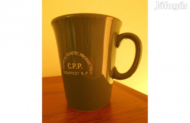 Zöld kerámia bögre, cégfeliratos