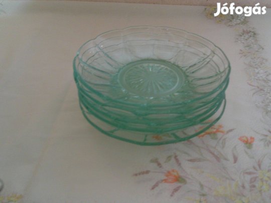 Zöld színű üveg süteményes tányér ( 5 db. )