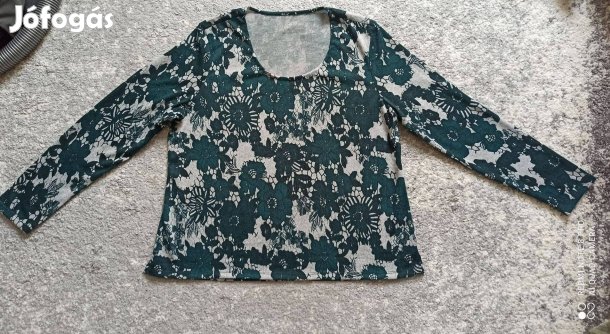 Zöld szürke mintás apró kövekkel díszített pulóver 42-44-es