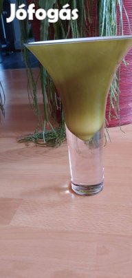 Zöld üveg váza Magasság : 25 cm