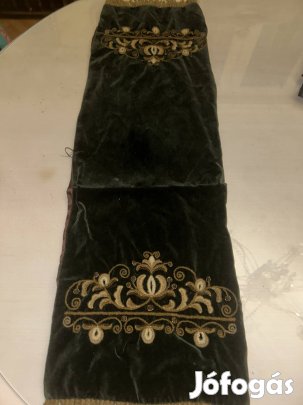 Zöldbársony, elegáns futó, óarany-arany hímzéssel