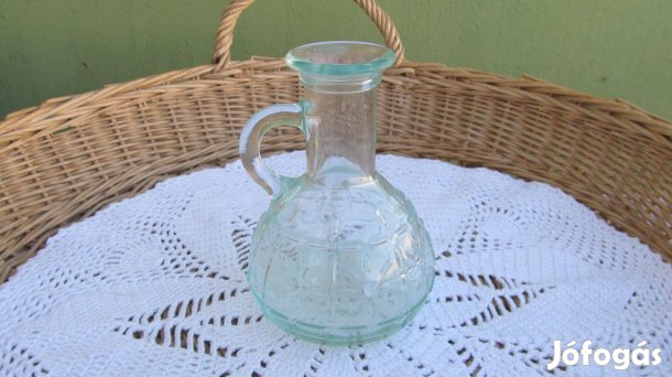 Zöldes árnyalatú kis olajos üveg