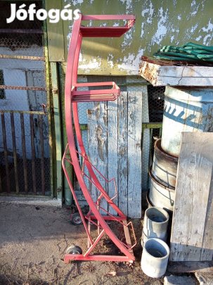 Zöldséges gurulós állvány