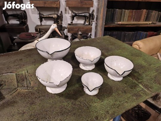 Zománcozott patikai tégelyek, mozsarak 5 darab egyben, 20. sz